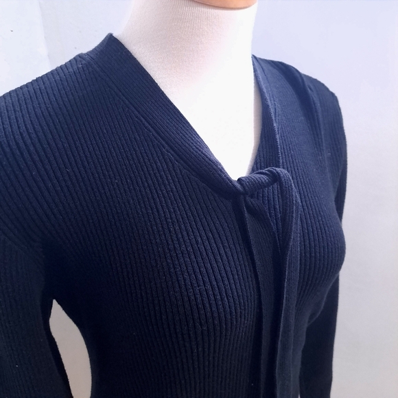 Denver hayes | Black long sleeved Ribbed Knit Sweater with Tie Detail - Picture 2 of 8